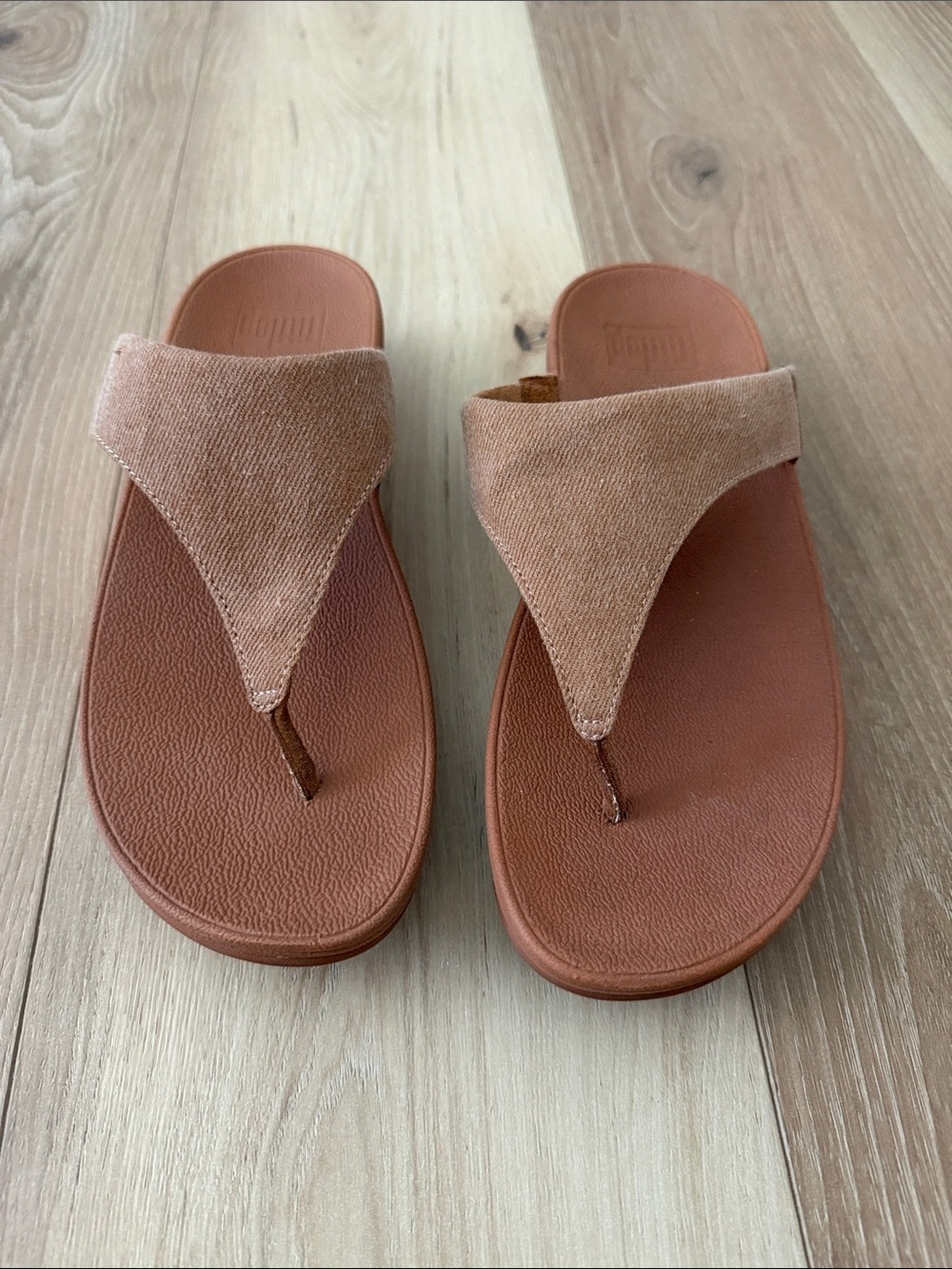 Fitflop Women’s Cognac/Tan denim Thong Sandals